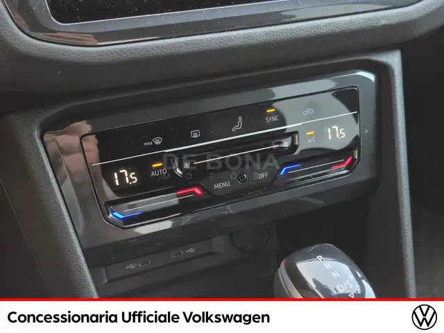 Volkswagen Tiguan view 15