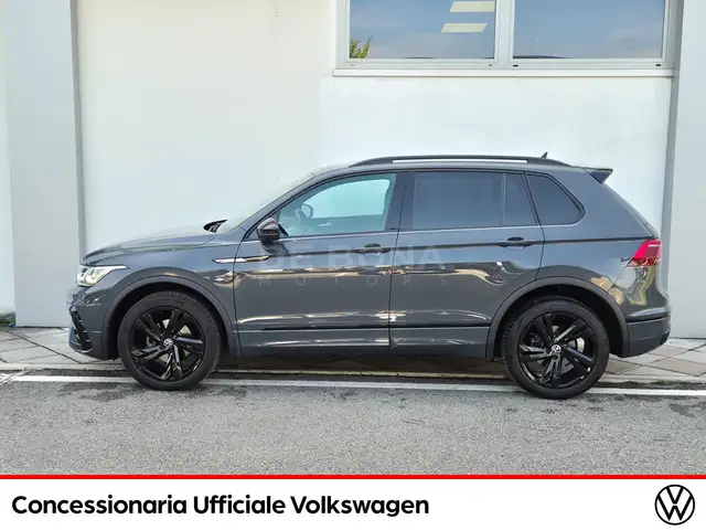 Volkswagen Tiguan view 4