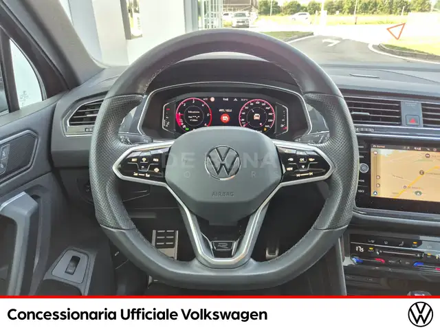 Volkswagen Tiguan view 11