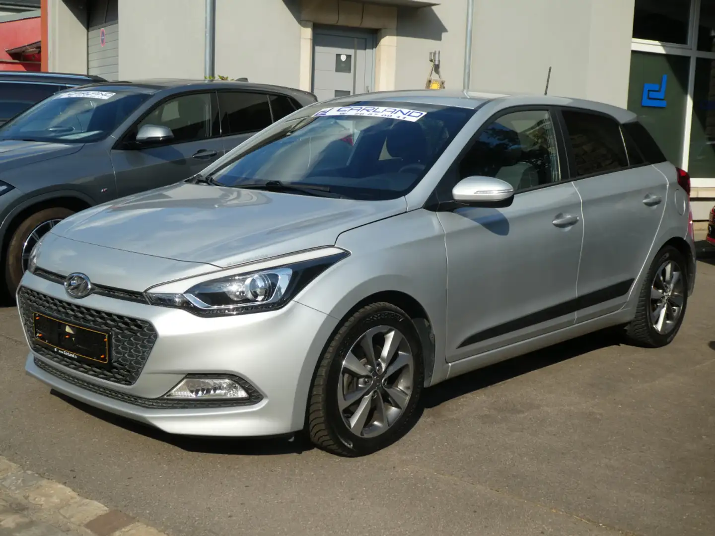 Hyundai i20 1.2 CRDi Pack Grijs - 1
