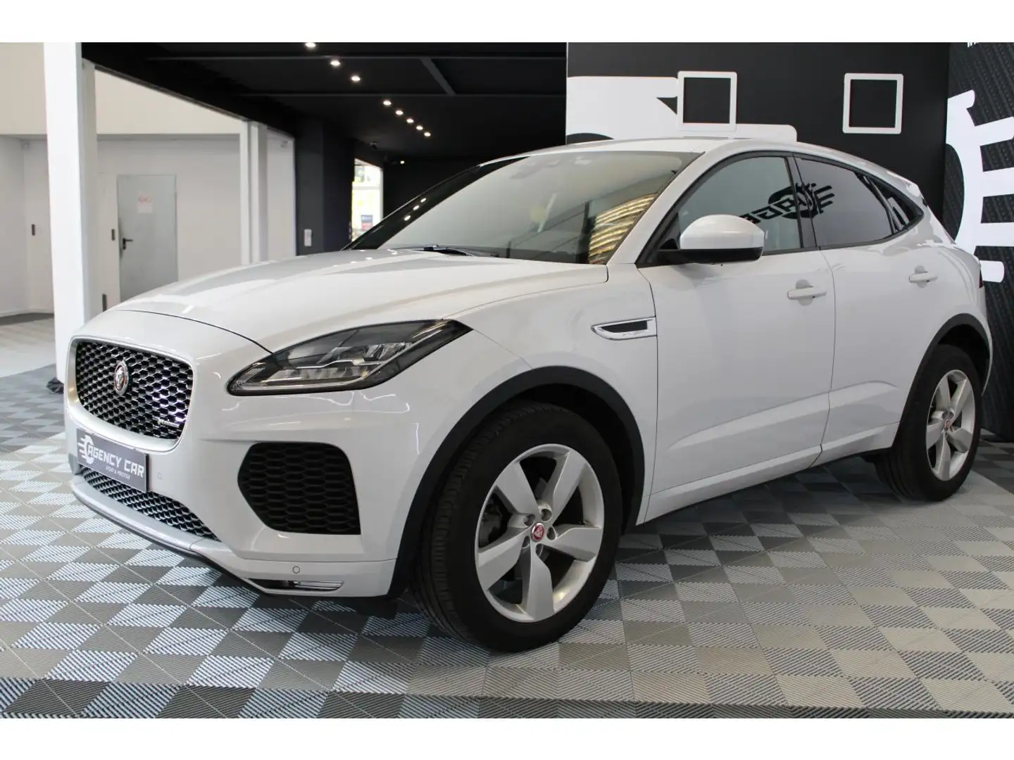 Jaguar E-Pace D150 - AWD - BVA - R-Dynamic PHASE 1 Blanc - 2