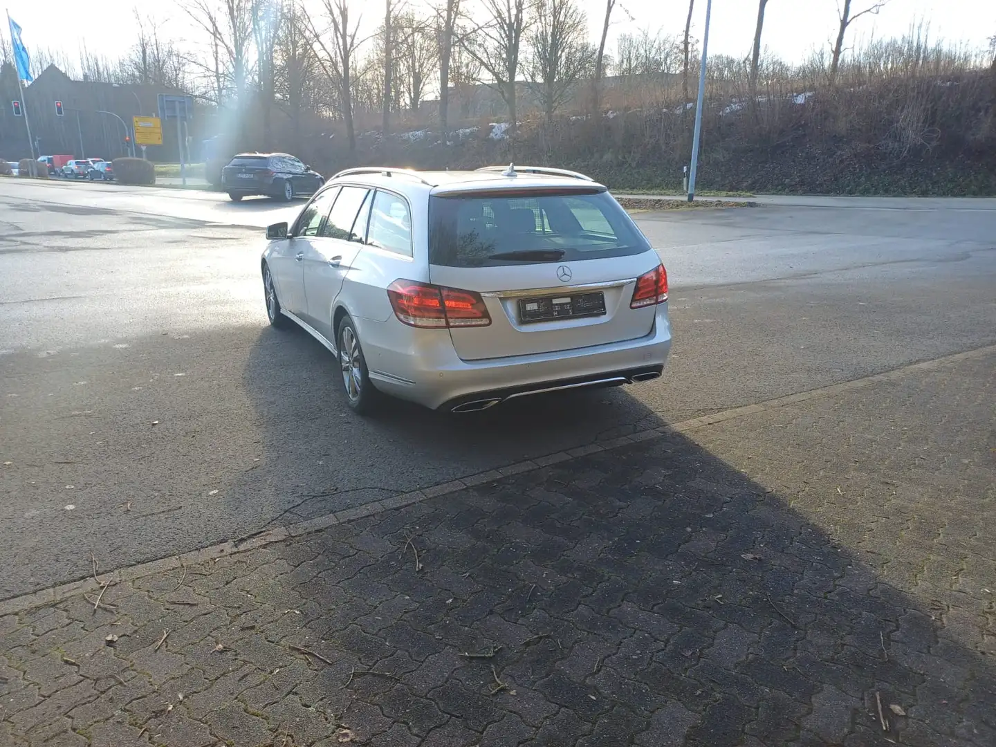 Mercedes-Benz E 220 E 220 T BlueTEC BlueEFFICIENCY Edition 9G-TRONIC Edition E Silber - 1