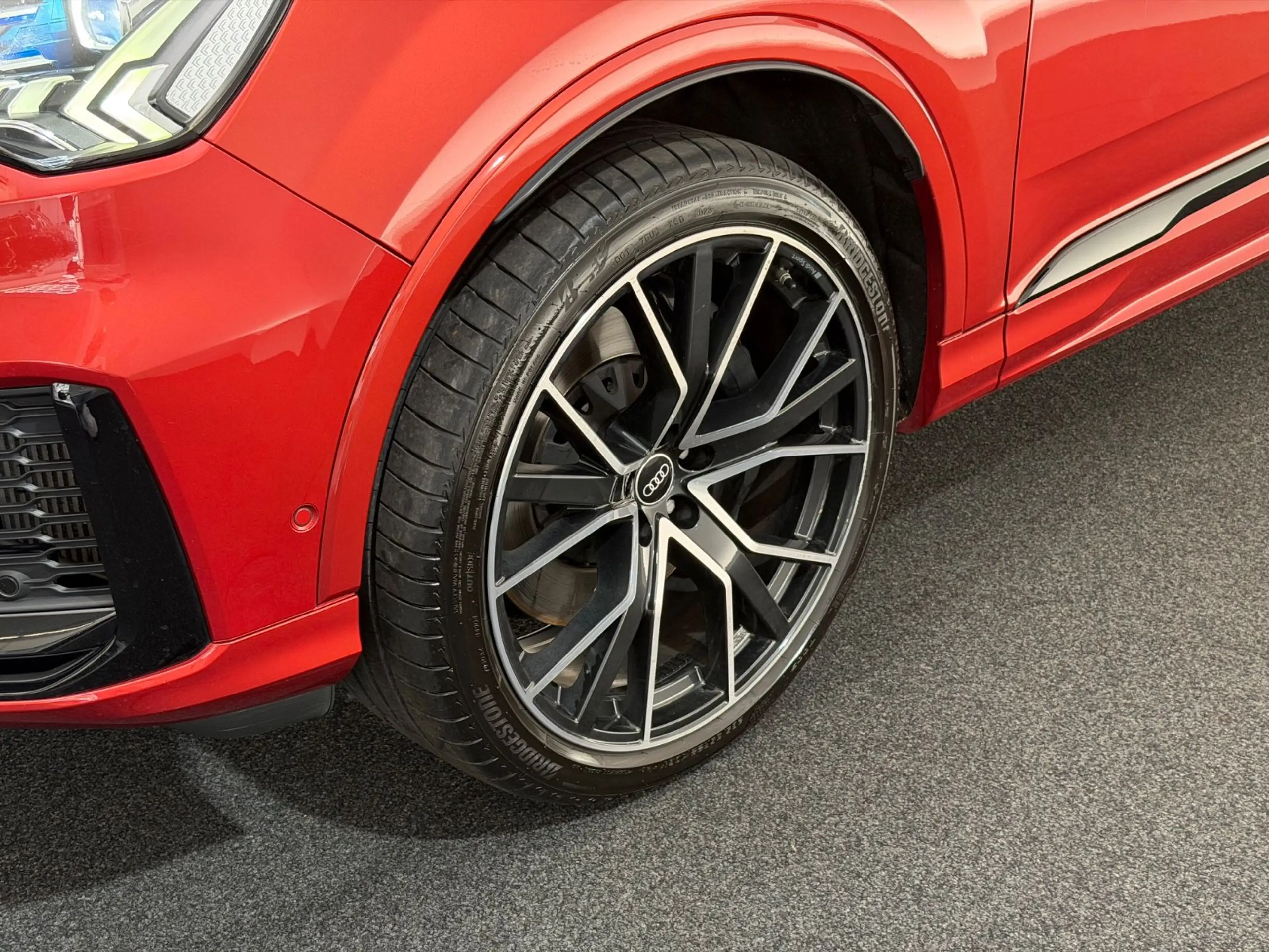 Audi SQ7 4.0 TDI qu.*MATRIX*360-HUD-PANO-STHZ-ACC-22" — photo 13