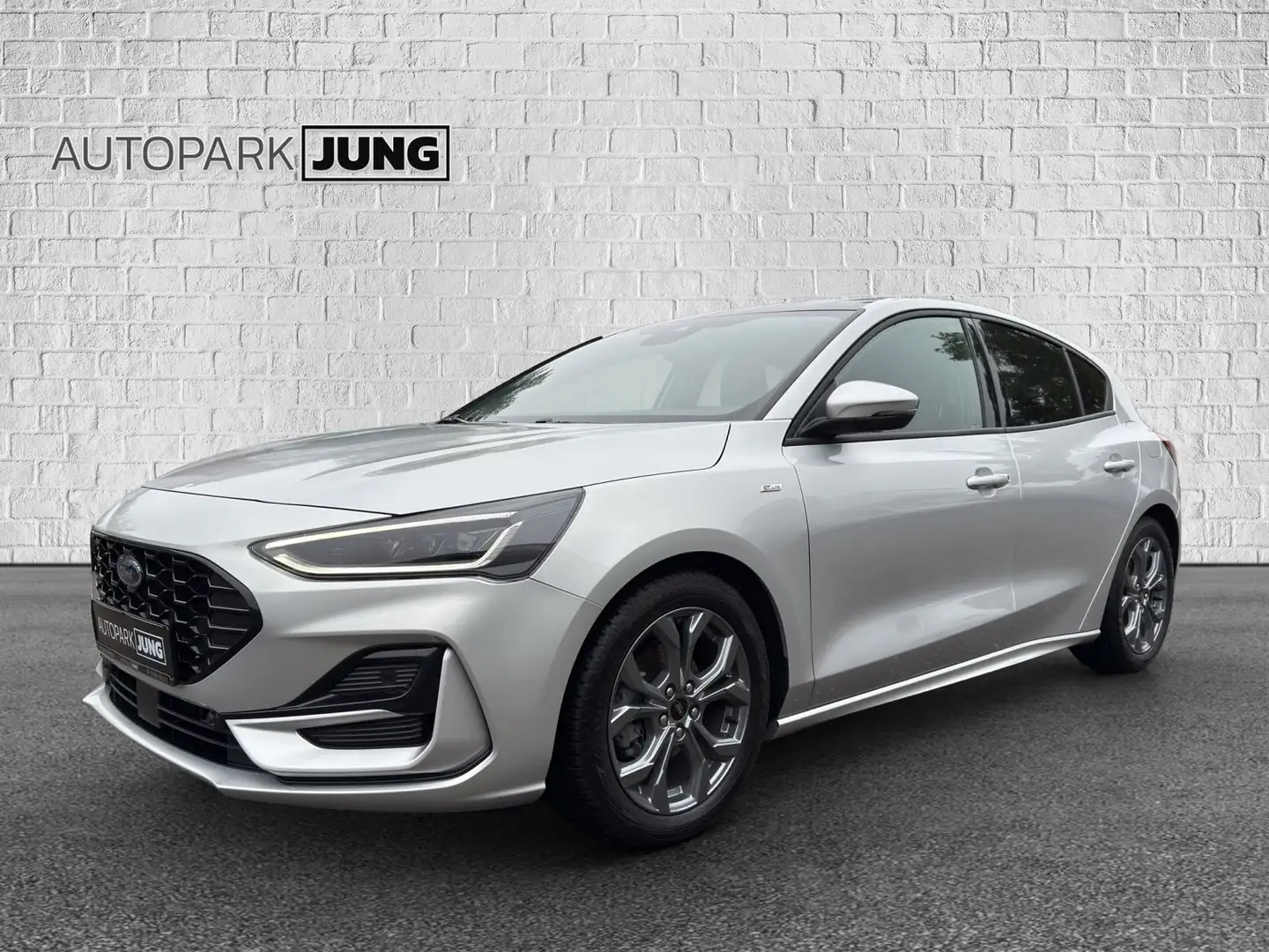 Ford Focus Lim. ST-Line X*Pano*Navi*RFK*TOP Silber - 1