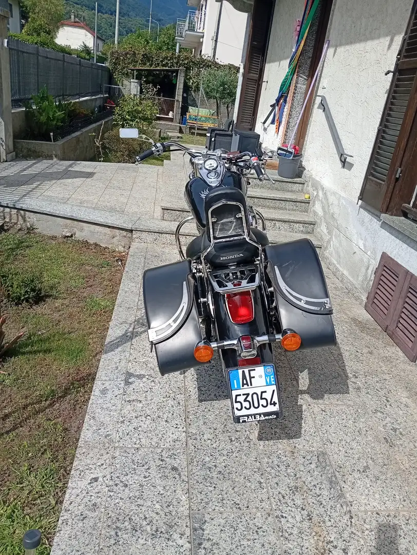 Honda Shadow 750 crna - 1