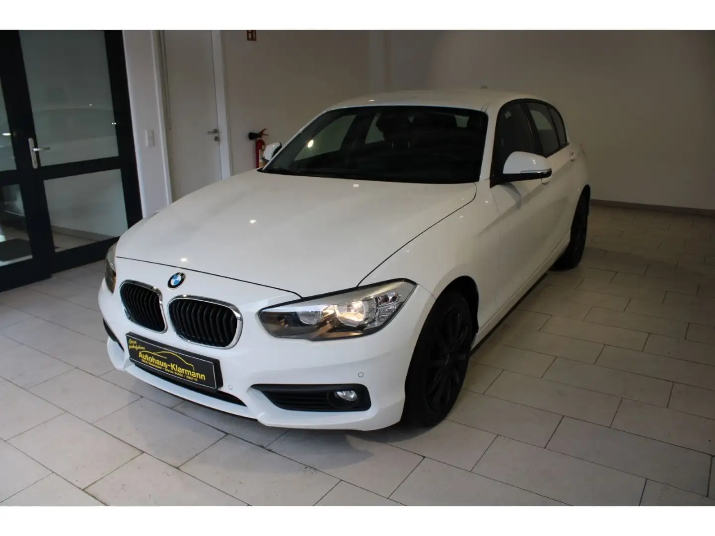 BMW 120 i Advantage Navi Mehrzonenklima Fahrerprofil Weiß - 1