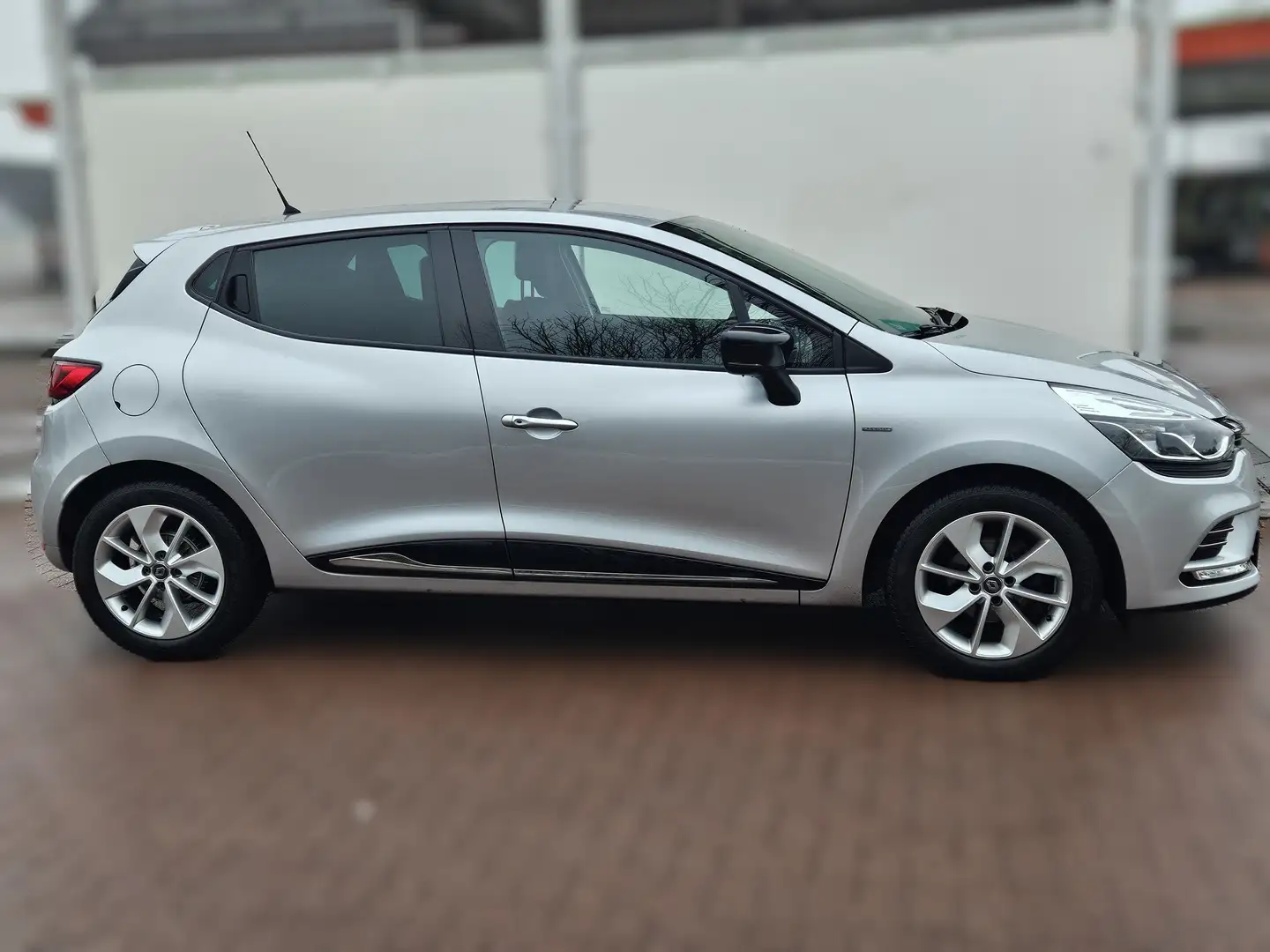 Renault Clio Limited TCE 120 Automatik De Luxe Alu & Allwetter Grau - 2