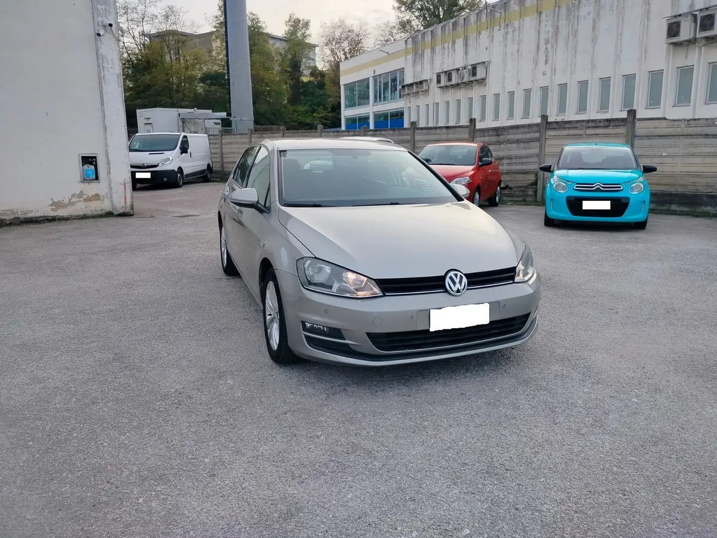 Volkswagen Golf 2013 5p 1.6 tdi (btdi) Comfortline 110cv dsg Grigio - 1