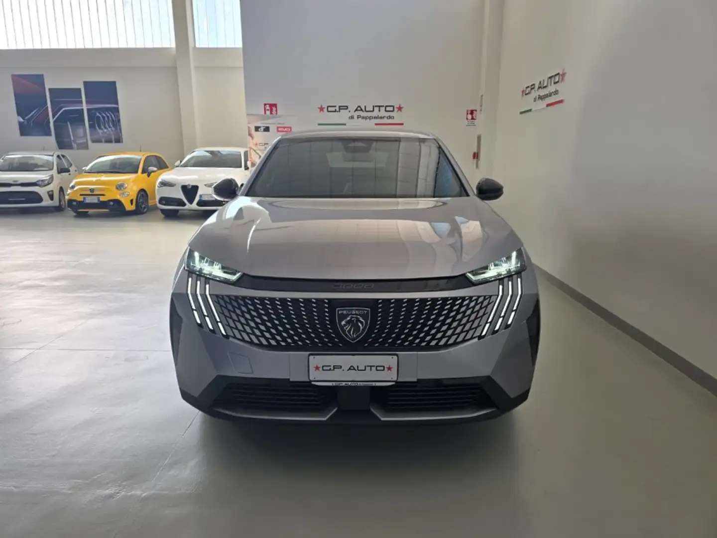 Peugeot 3008 Hybrid 145 e-DCS6 Allure Grau - 2