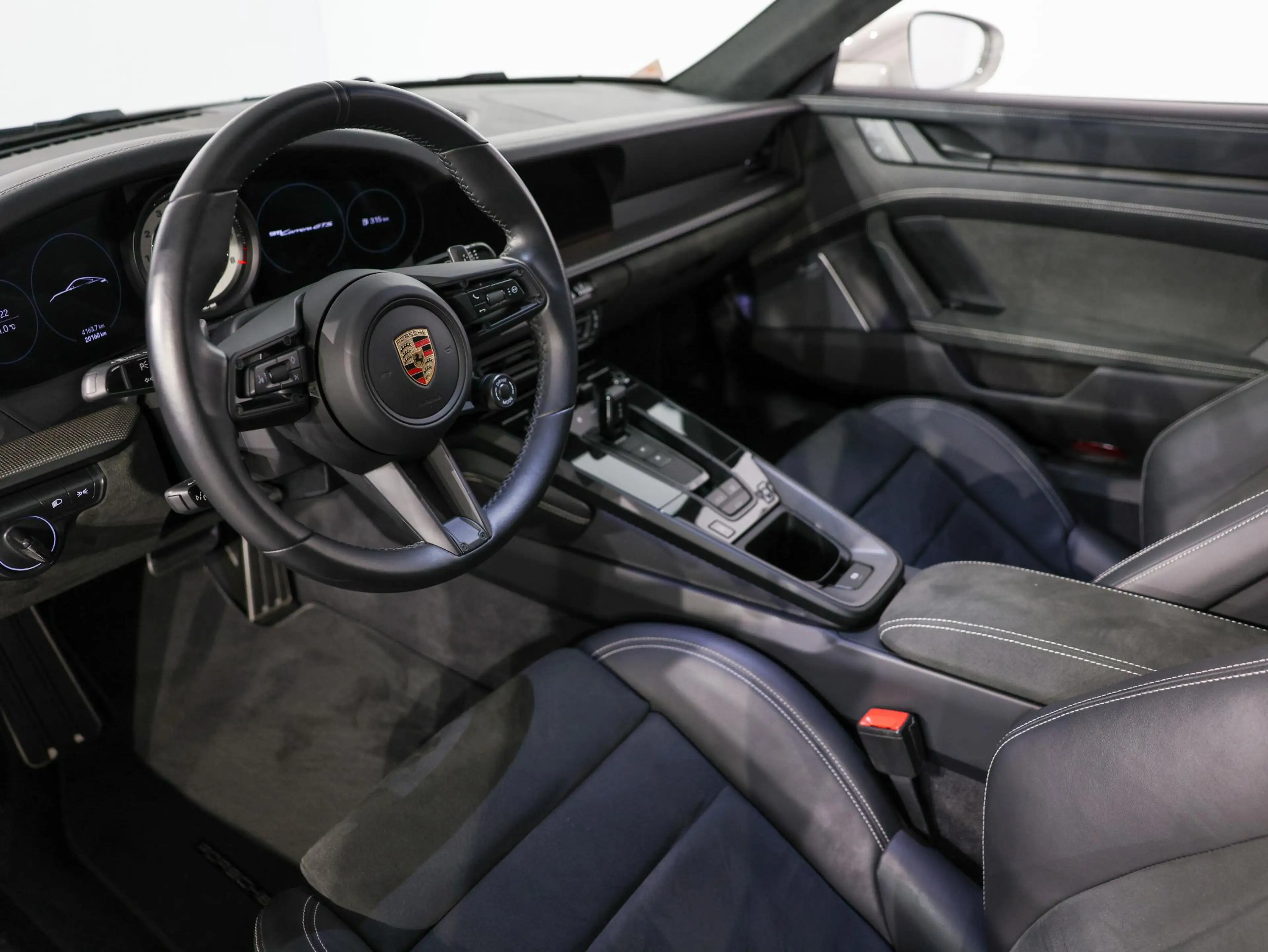 Porsche 992 Carrera GTS — photo 10