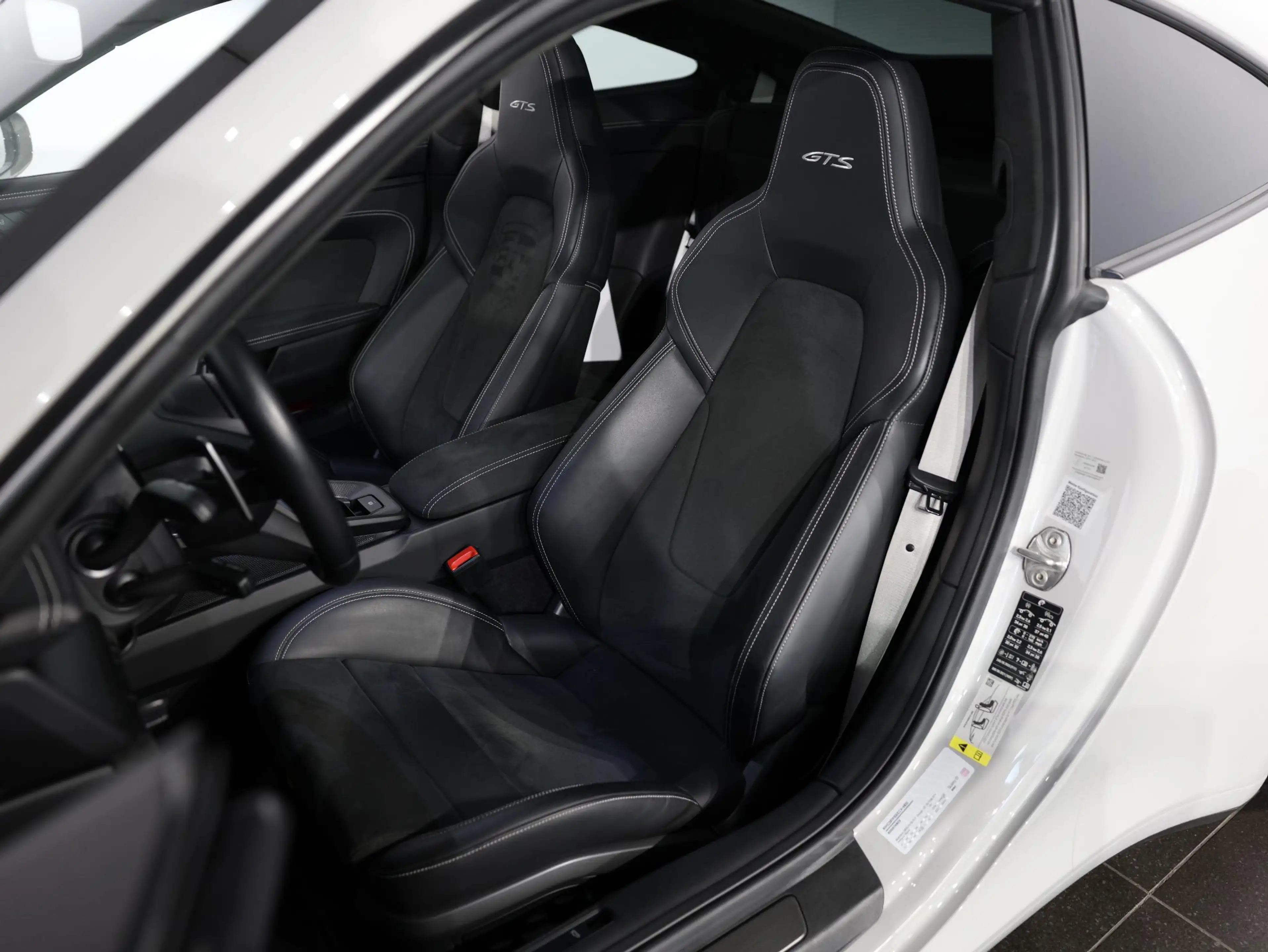 Porsche 992 Carrera GTS — photo 11