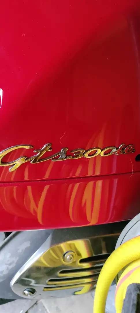 Piaggio GTS 300 Red - 2