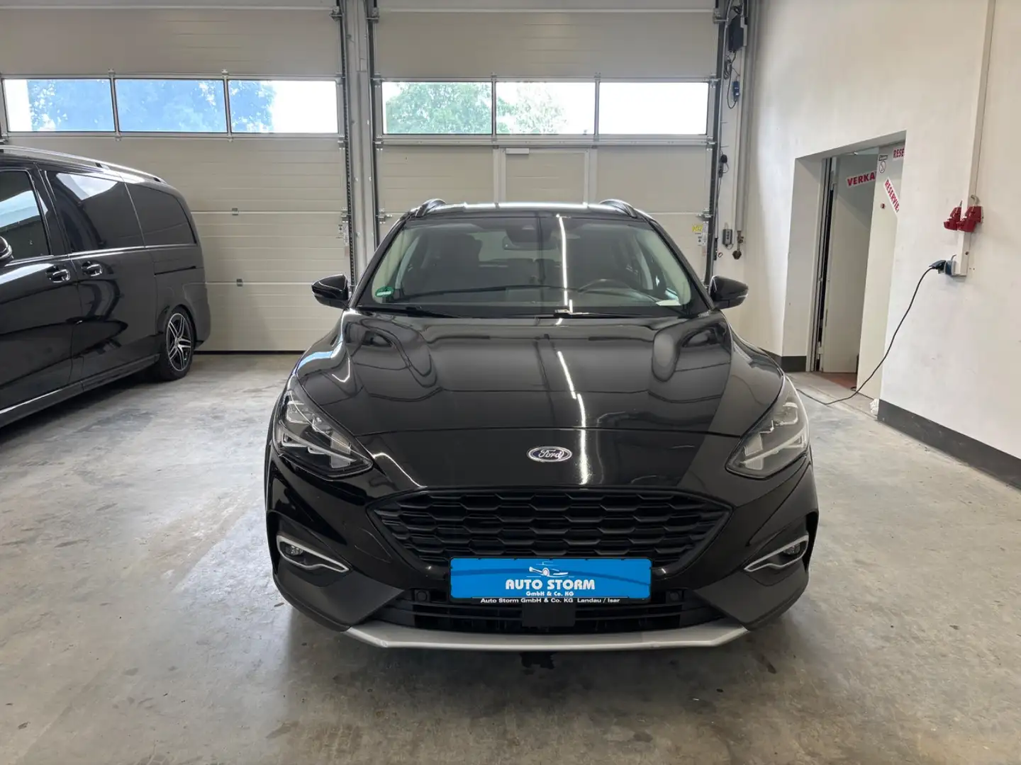 Ford Focus 1.0 EcoBoost Active X *1-Hand *NAVI *LED *Tempo Zwart - 2