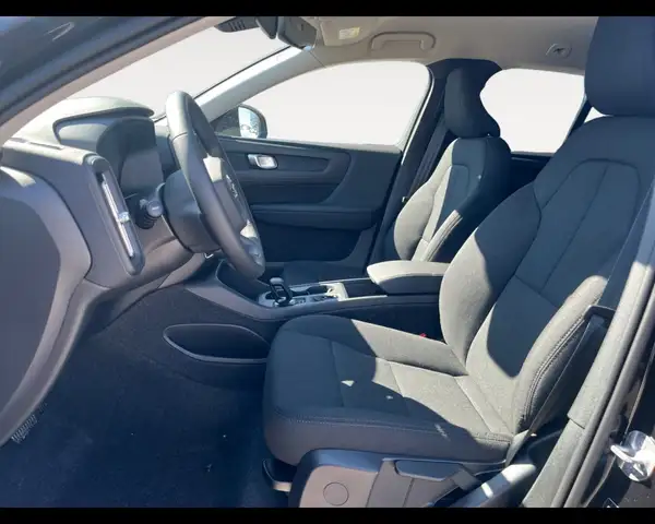 Volvo XC40 view 10