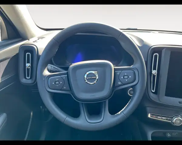 Volvo XC40 view 12