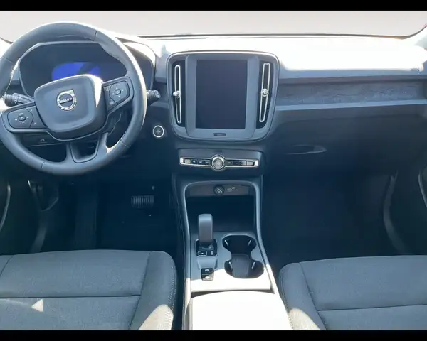 Volvo XC40 view 11