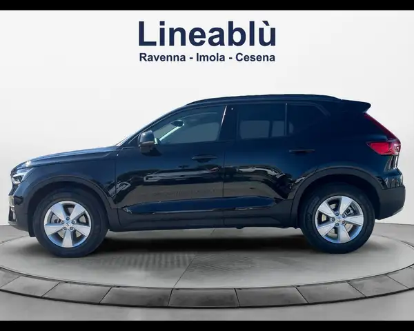 Volvo XC40 view 2