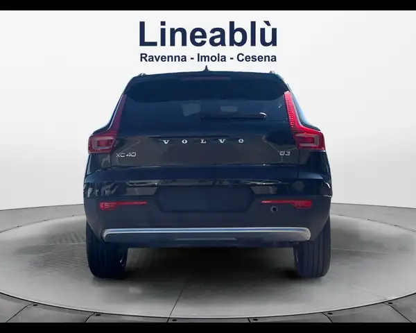 Volvo XC40 view 4
