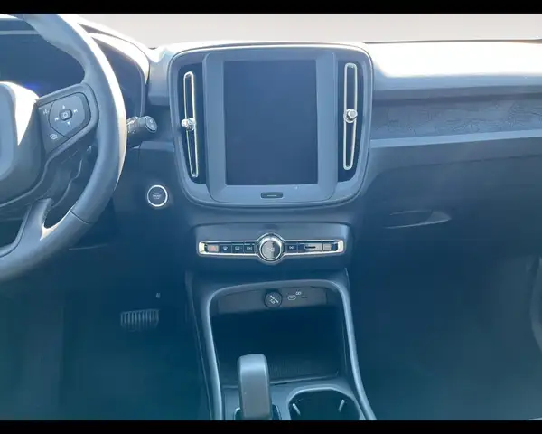 Volvo XC40 view 13