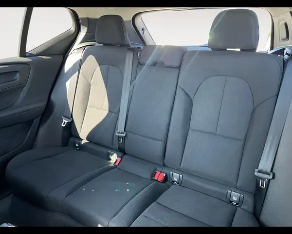 Volvo XC40 view 15