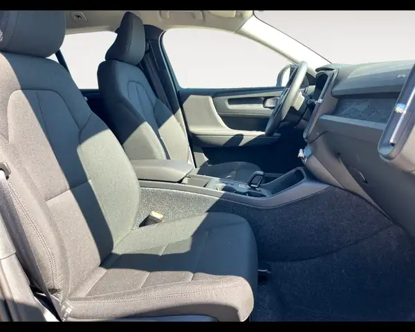 Volvo XC40 view 14