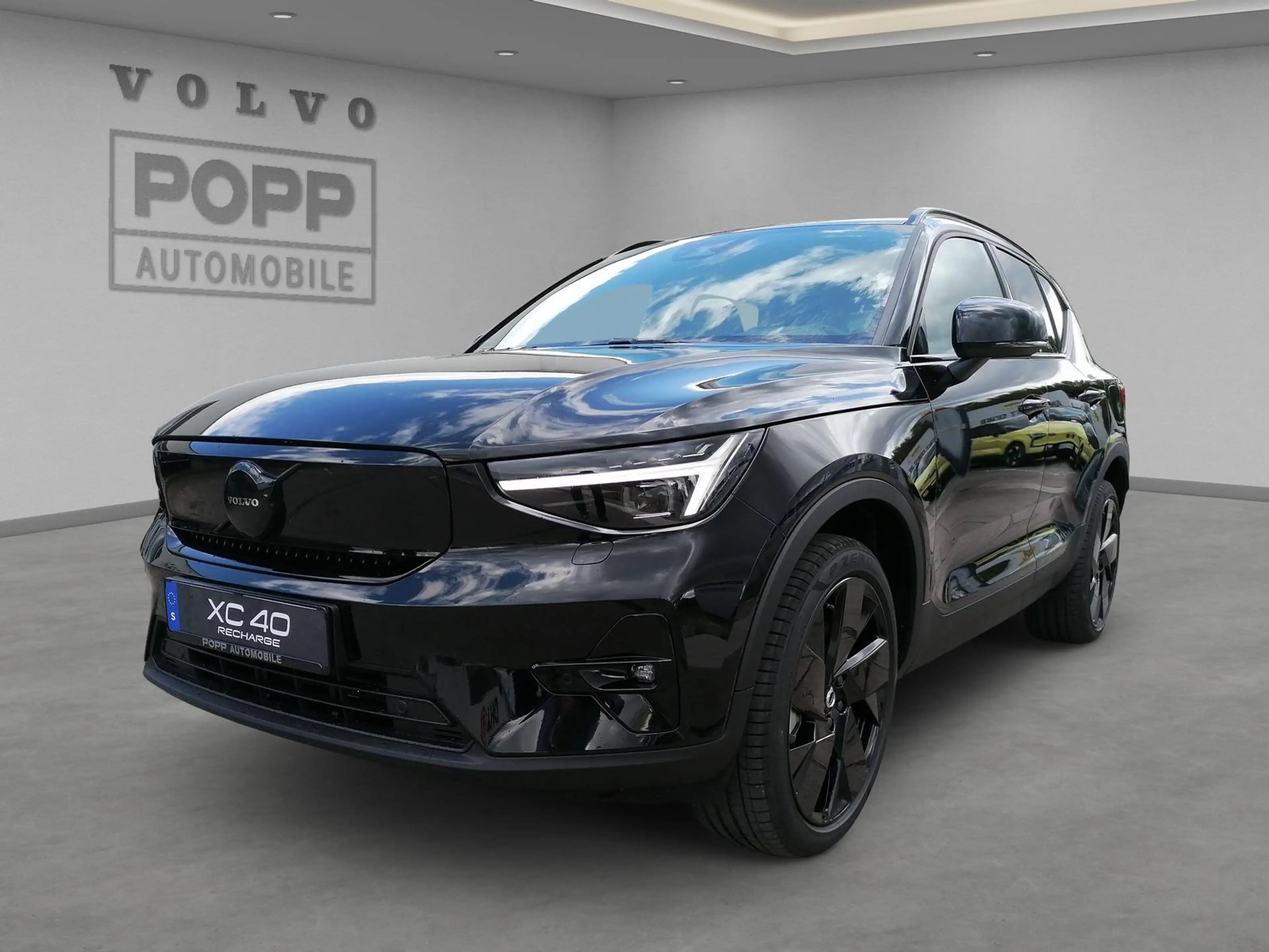 Volvo EX40 Single Ext. Range RWD Plus Black Edition — photo 9