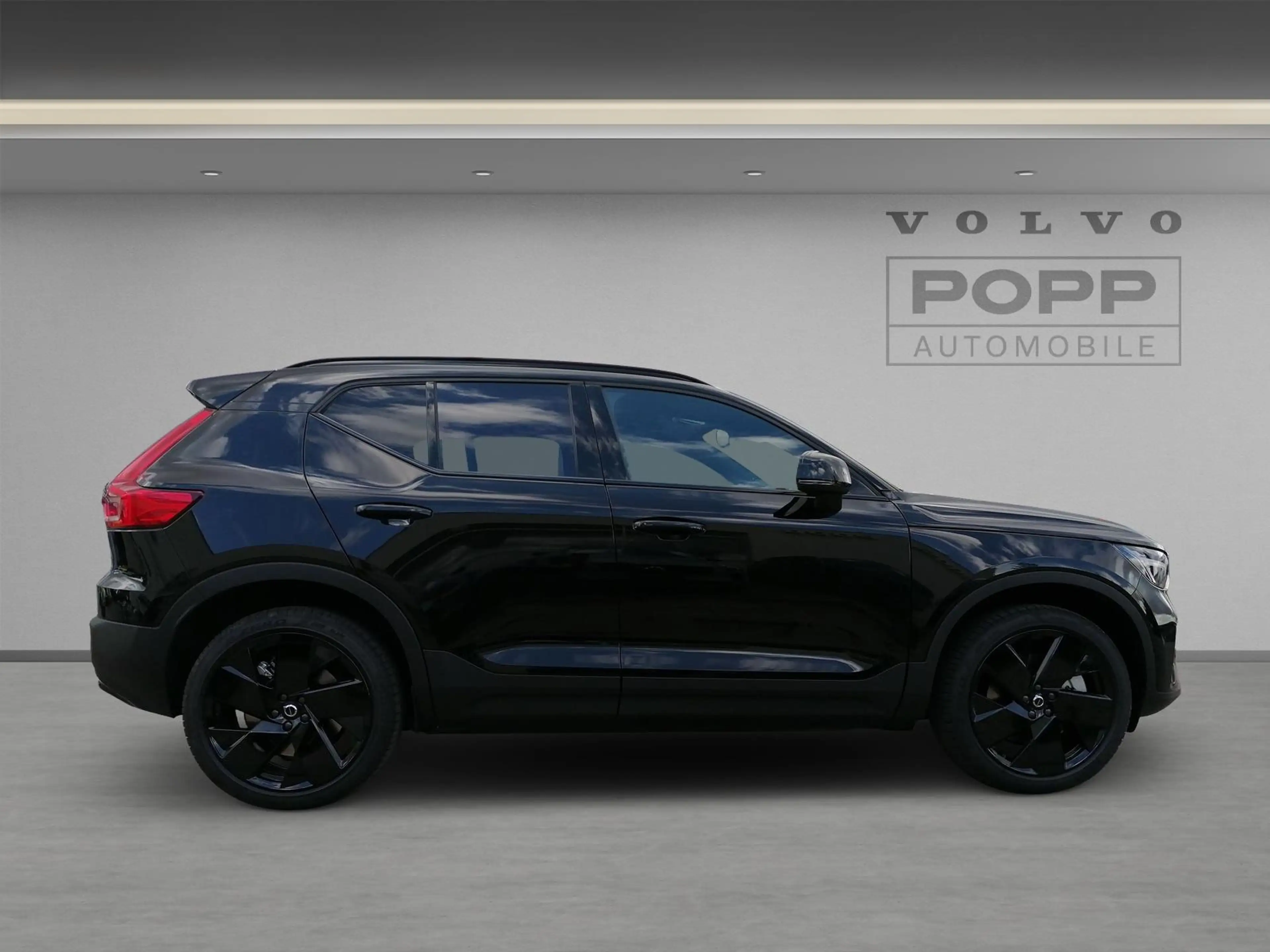 Volvo EX40 Single Ext. Range RWD Plus Black Edition — photo 6