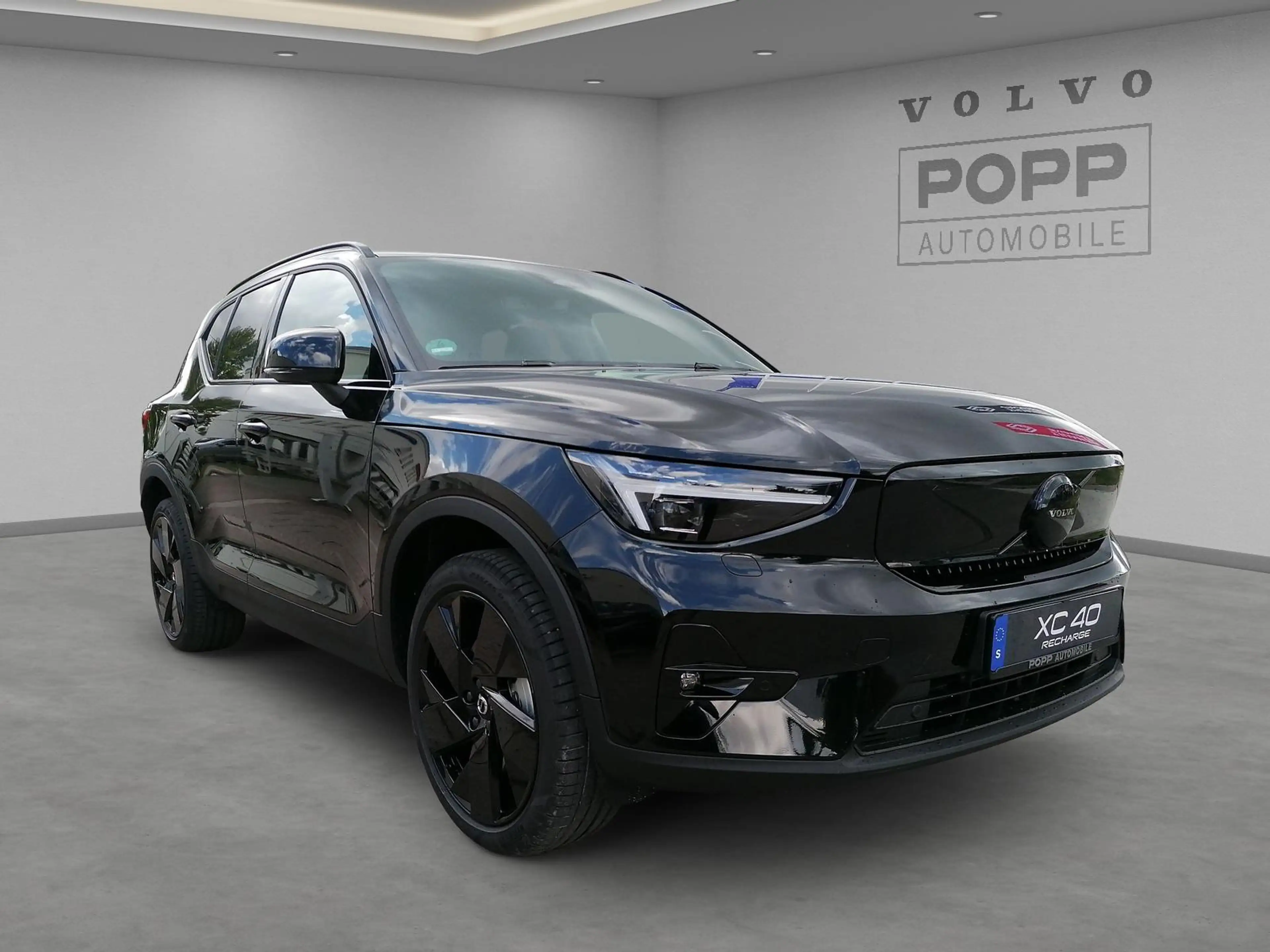 Volvo EX40 Single Ext. Range RWD Plus Black Edition — photo 7