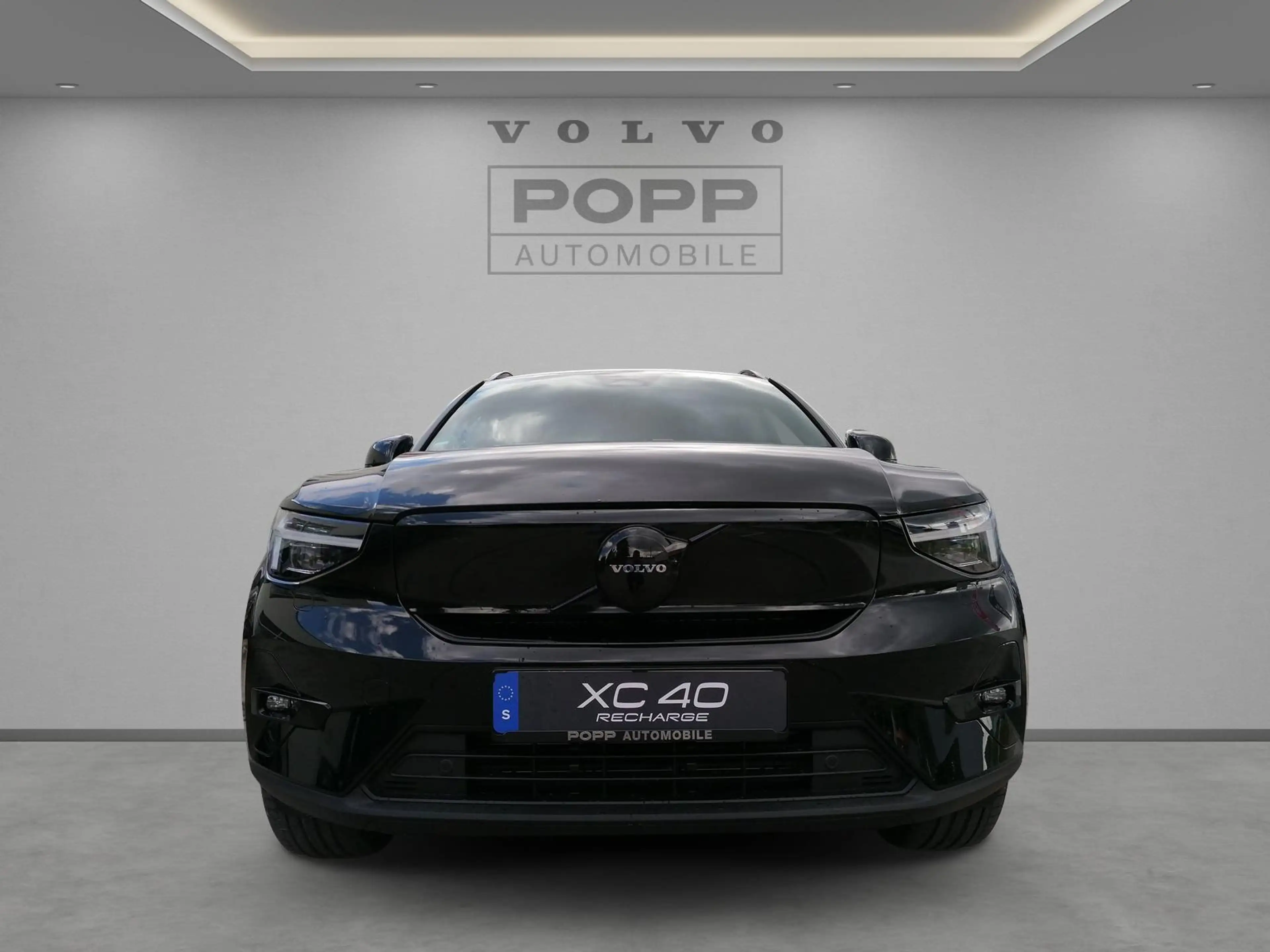 Volvo EX40 Single Ext. Range RWD Plus Black Edition — photo 8