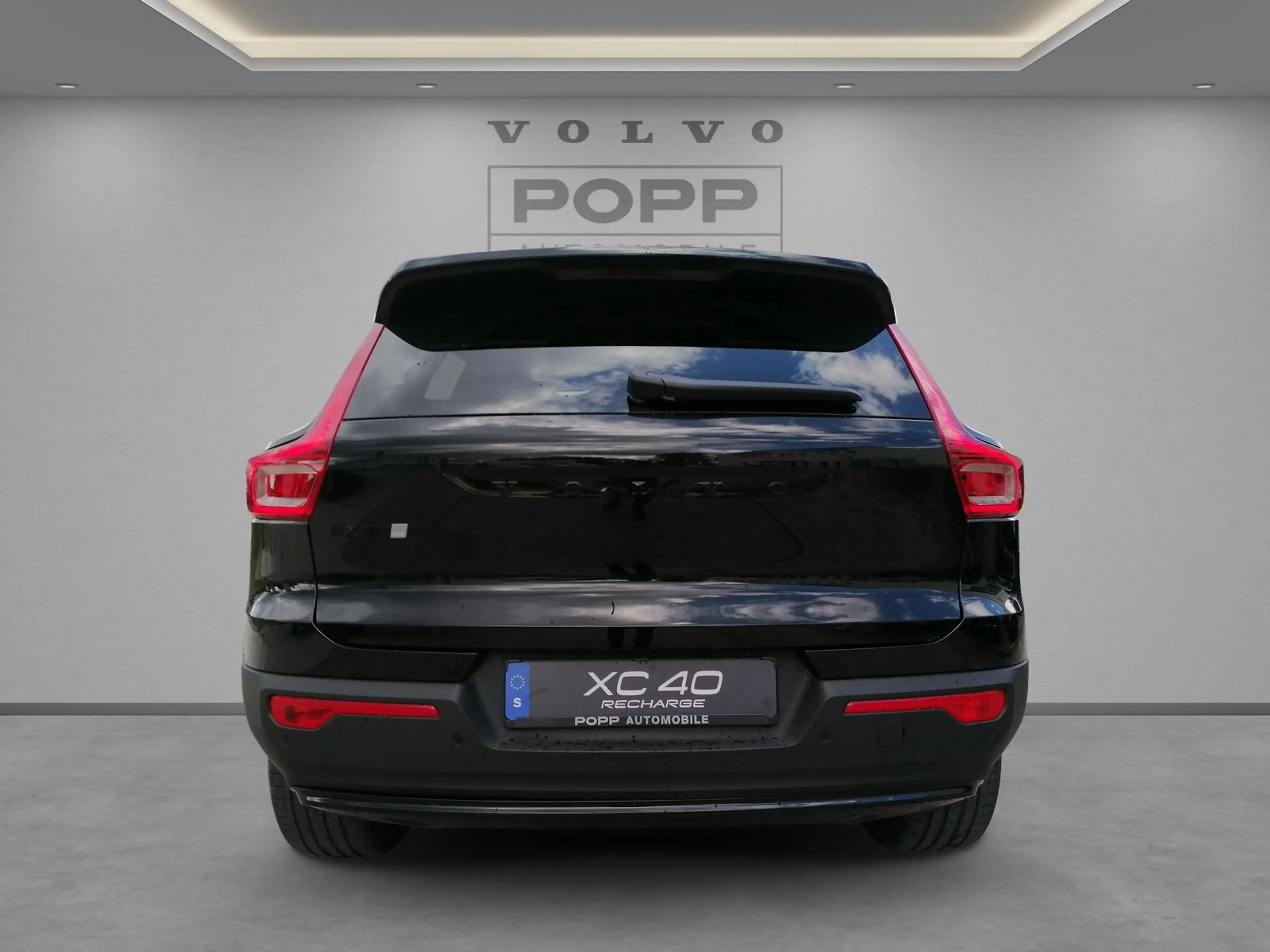Volvo EX40 Single Ext. Range RWD Plus Black Edition — photo 4