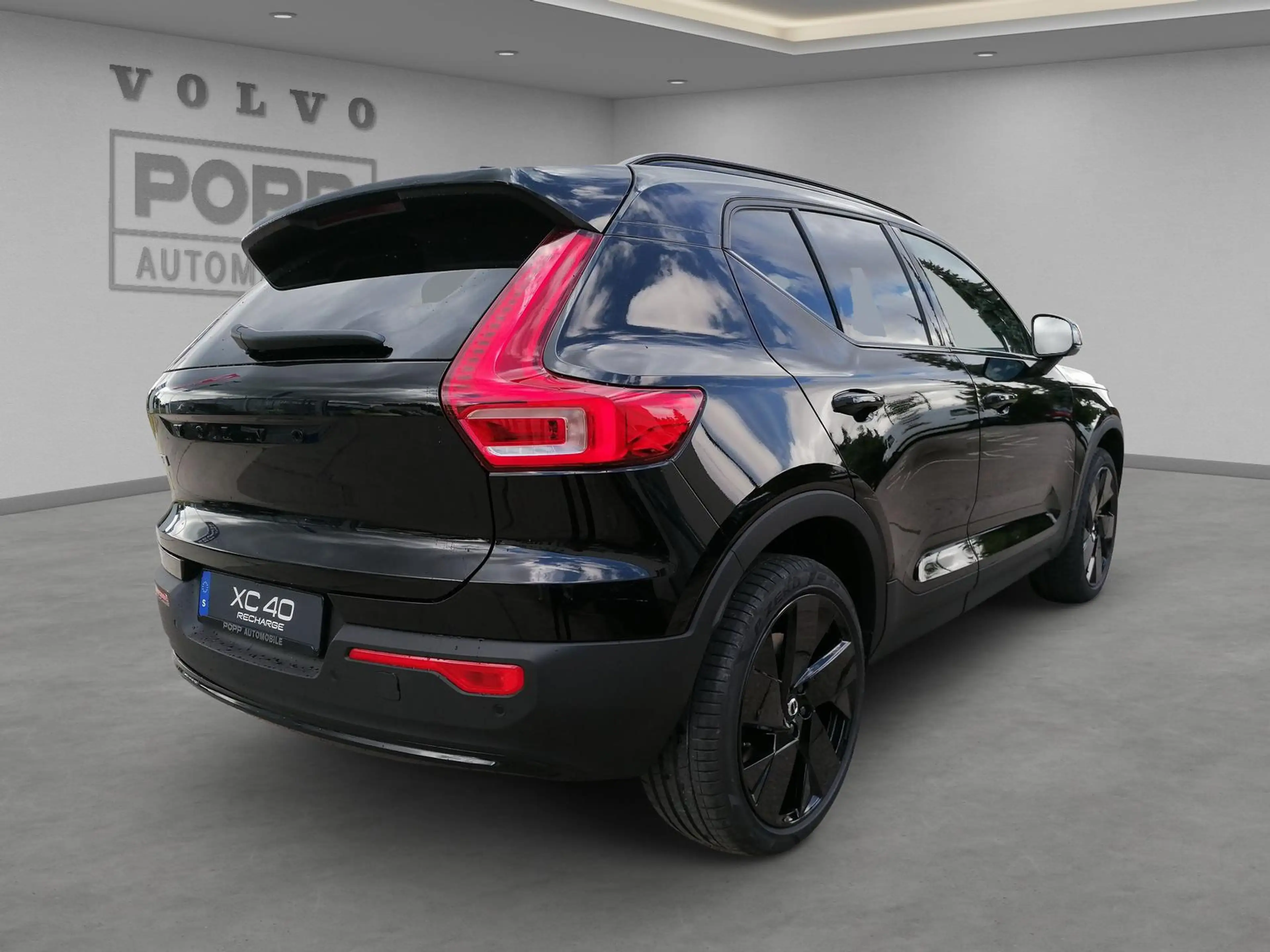 Volvo EX40 Single Ext. Range RWD Plus Black Edition — photo 13