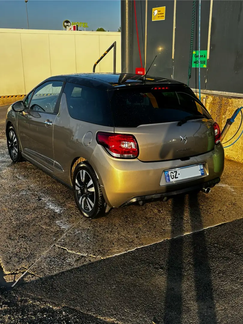 Citroen DS3 e-HDi 90 Airdream So Chic - 2