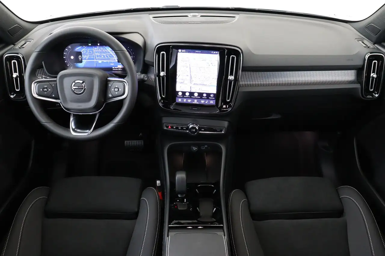 Volvo EX40 2026