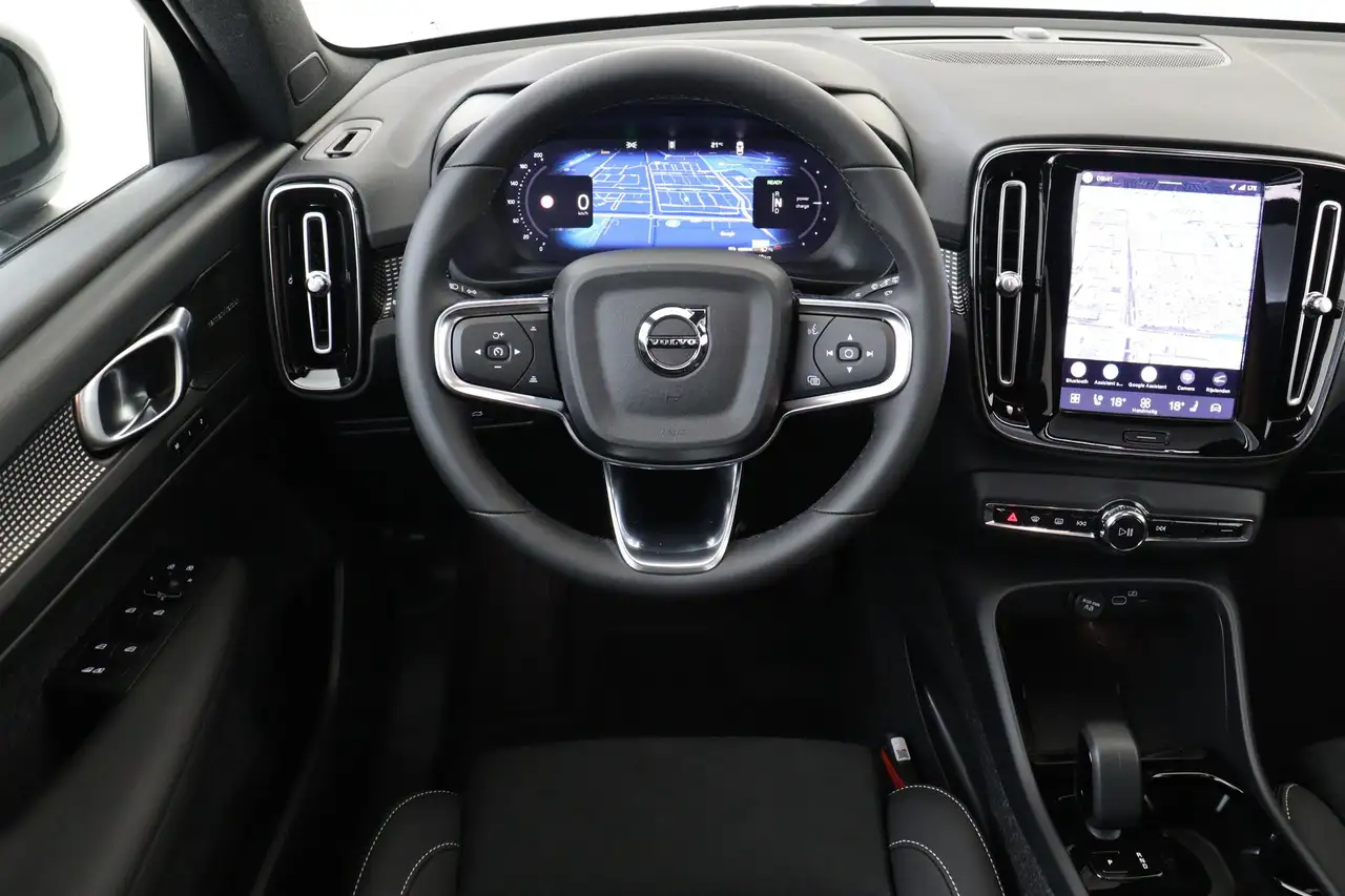 Volvo EX40 2026