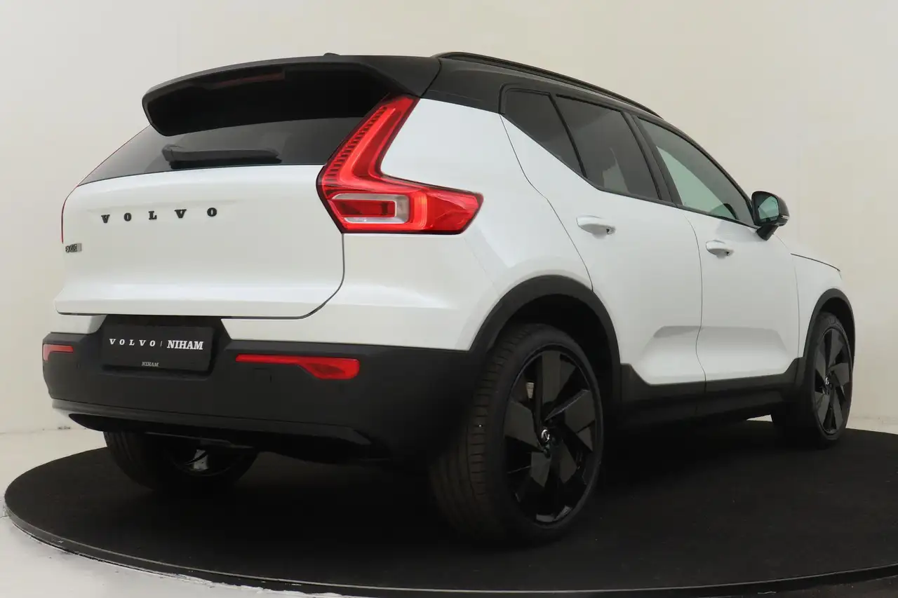 Volvo EX40 2026