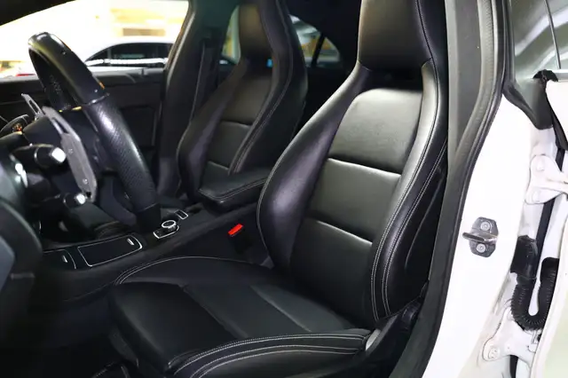 Mercedes-Benz Cla view 14