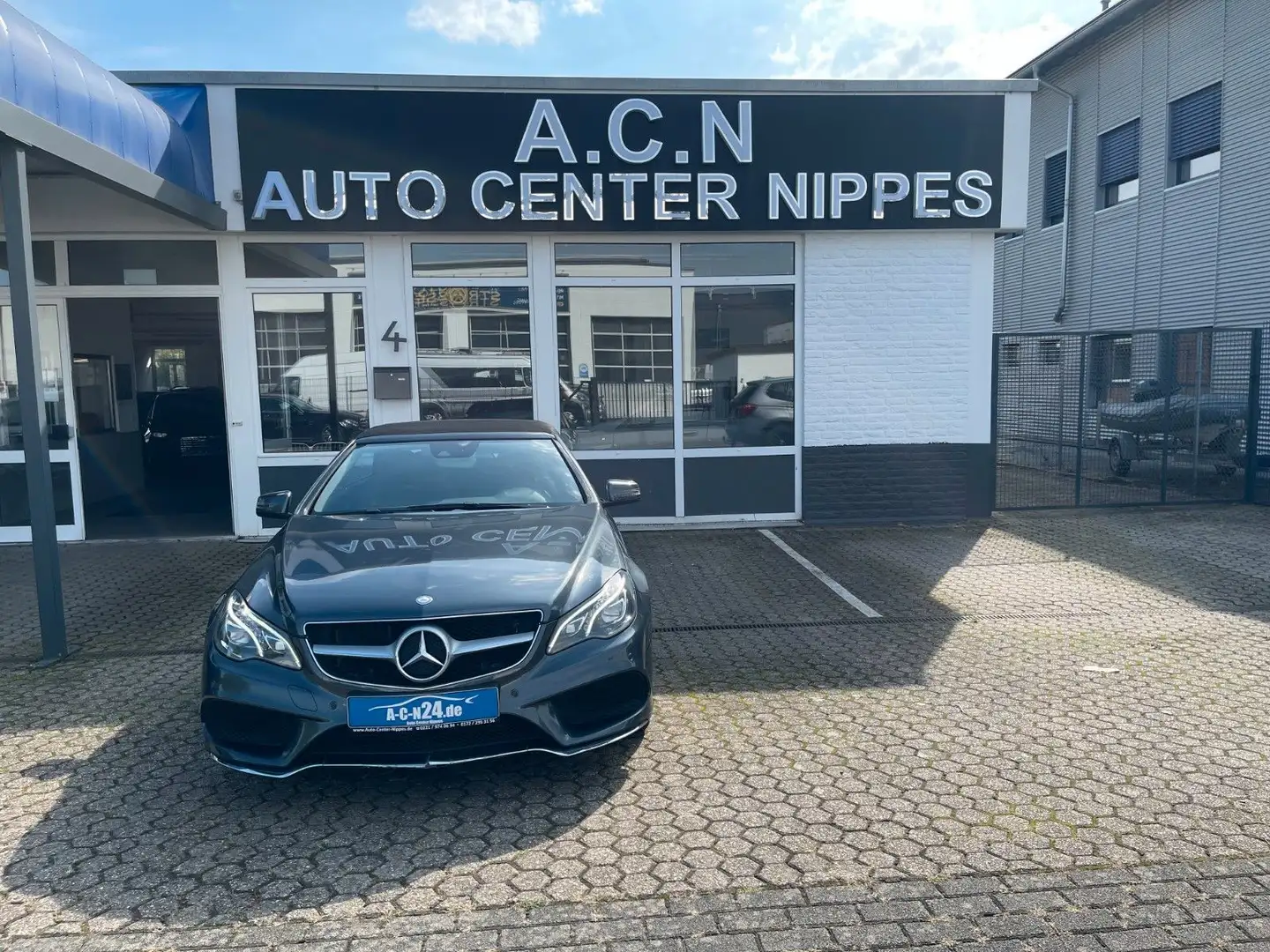 Mercedes-Benz E 250 Cabrio AMG Leder LED Navi Kamera 18 Zoll Grau - 1