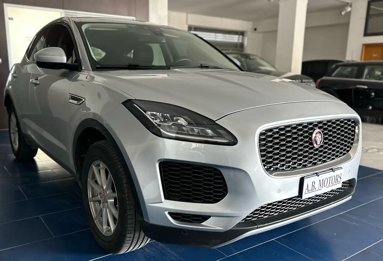 Jaguar E-Pace E-Pace 2.0d i4 R-Dynamic S awd 180cv auto my19 Argento - 1
