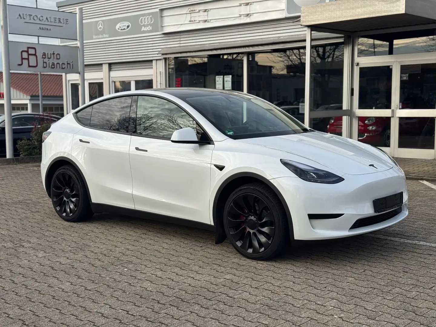 Tesla Model Y *Autopilot * PANO* ACC *360 CAM Bianco - 2