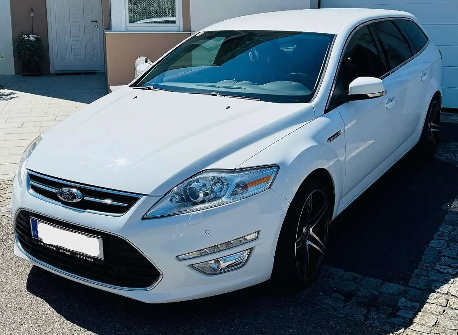Ford Mondeo Mondeo Traveller Titanium ECO1,6 TDCi DPF Titanium Weiß - 1