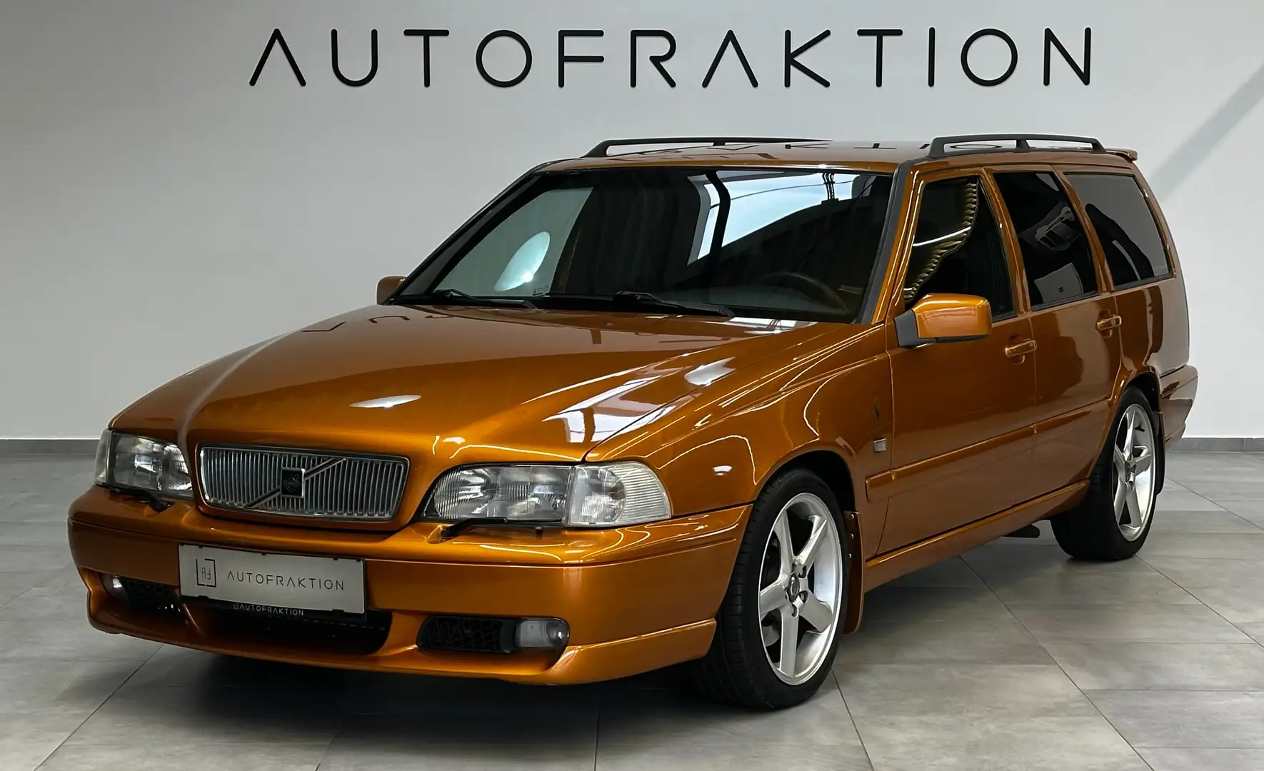 Volvo V70 V70 R AWD Zlatá - 1