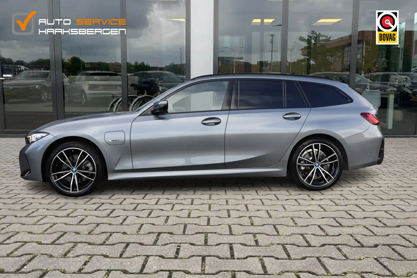 BMW 330 3-serie Touring 330e M-Sport | Pano | Head-Up | Me Grijs - 2