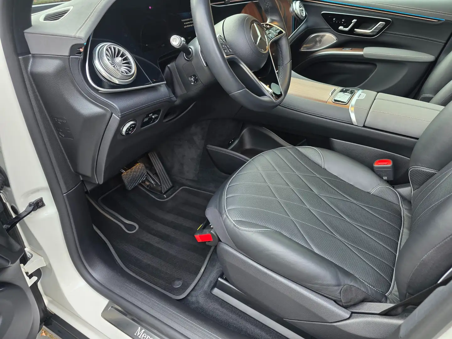 Mercedes-Benz EQS SUV EQS 108.4 kWh 580 4-Matic AMG Line Weiß - 2