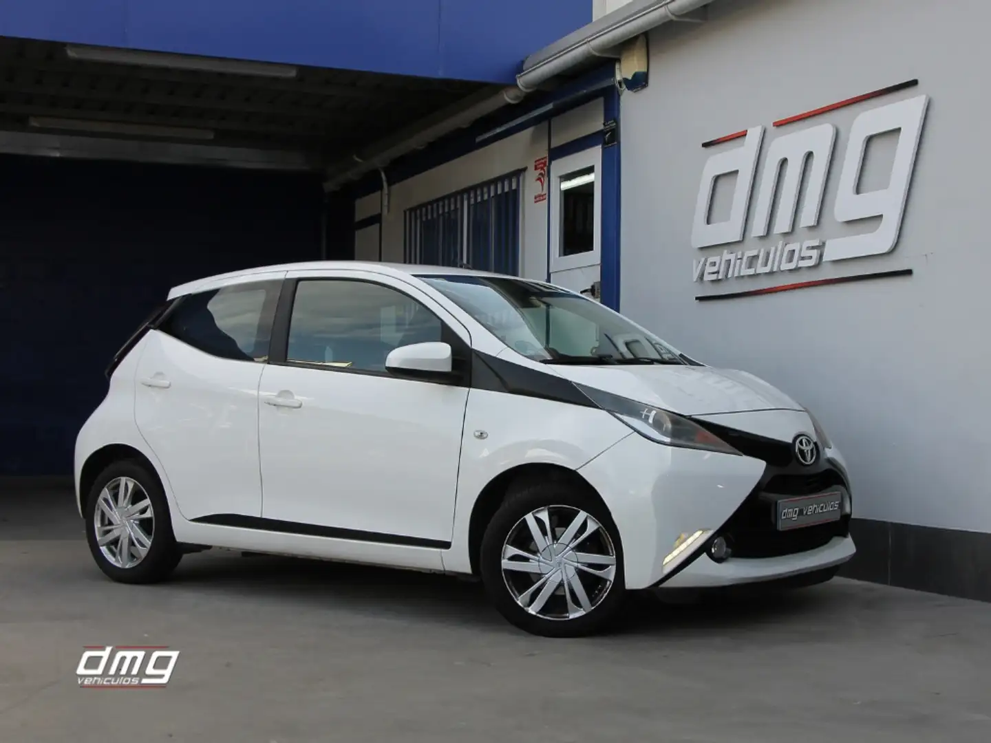 Toyota Aygo 1.0 VVT-i x-cite x-shift Blanc - 1