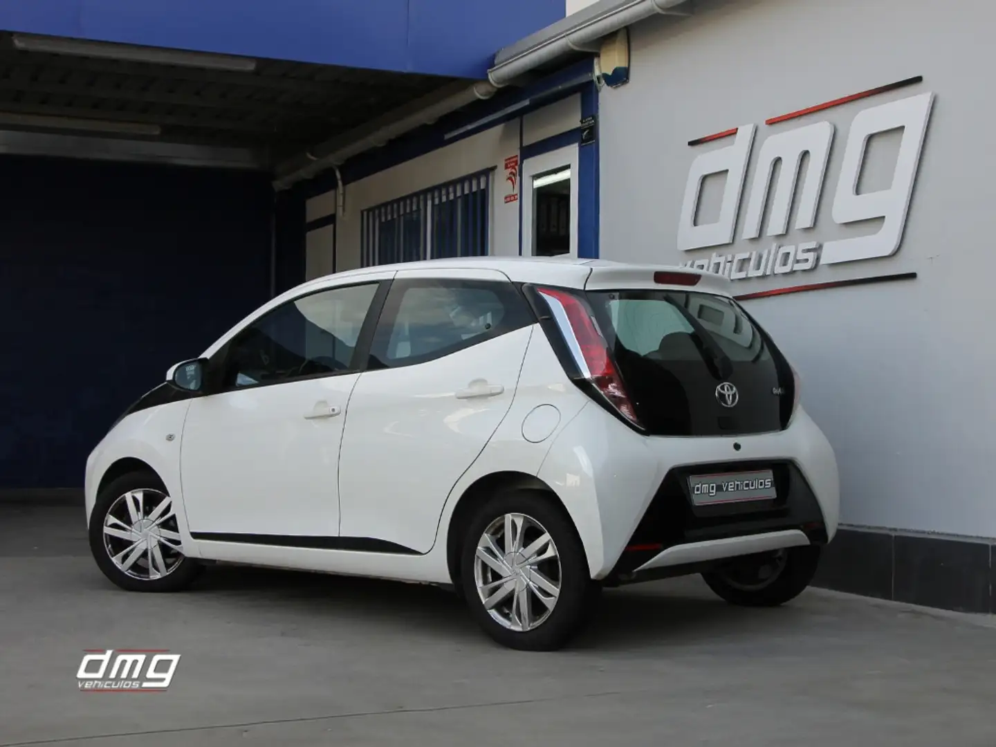 Toyota Aygo 1.0 VVT-i x-cite x-shift Blanc - 2
