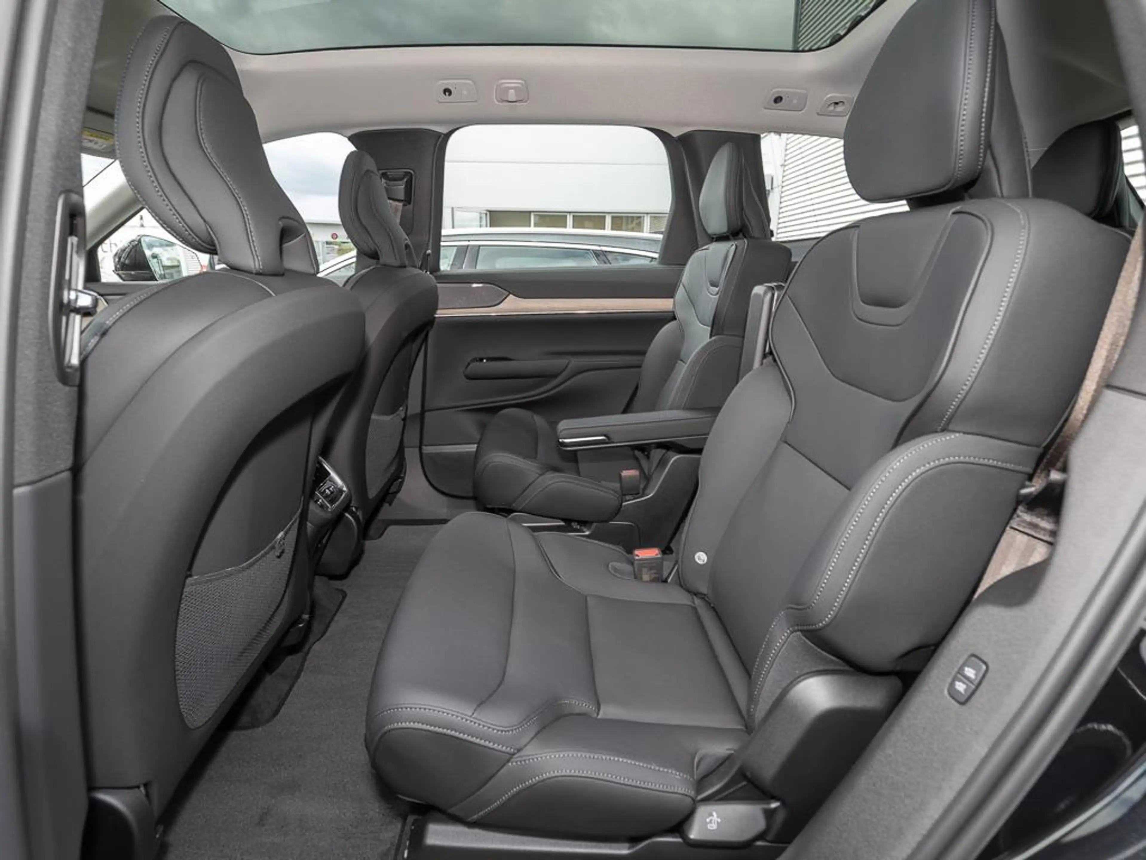 Volvo EX90 Plus Pure Electric 2WD 6-Sitzer — photo 14