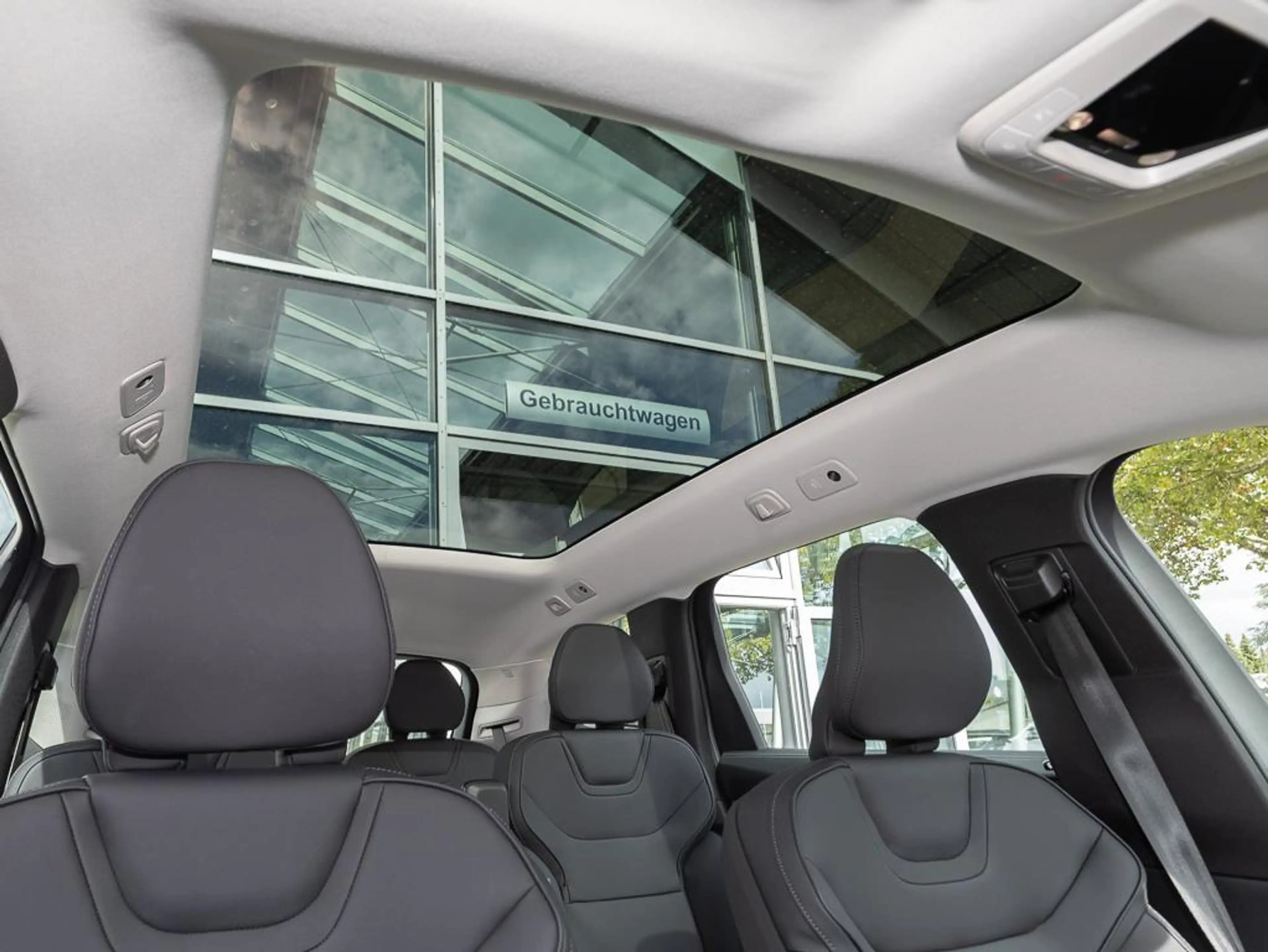 Volvo EX90 Plus Pure Electric 2WD 6-Sitzer — photo 16