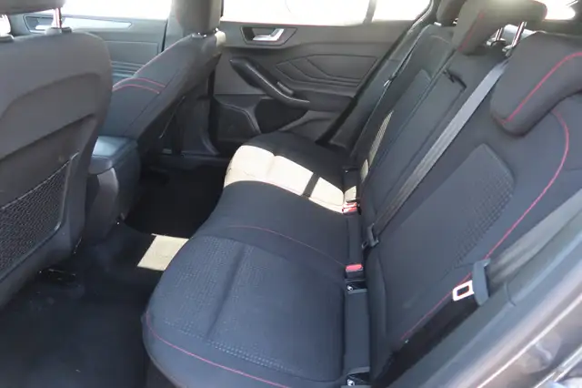 Ford Focus view 5