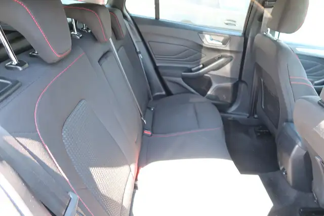 Ford Focus view 9