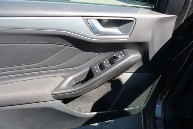 Ford Focus view 3